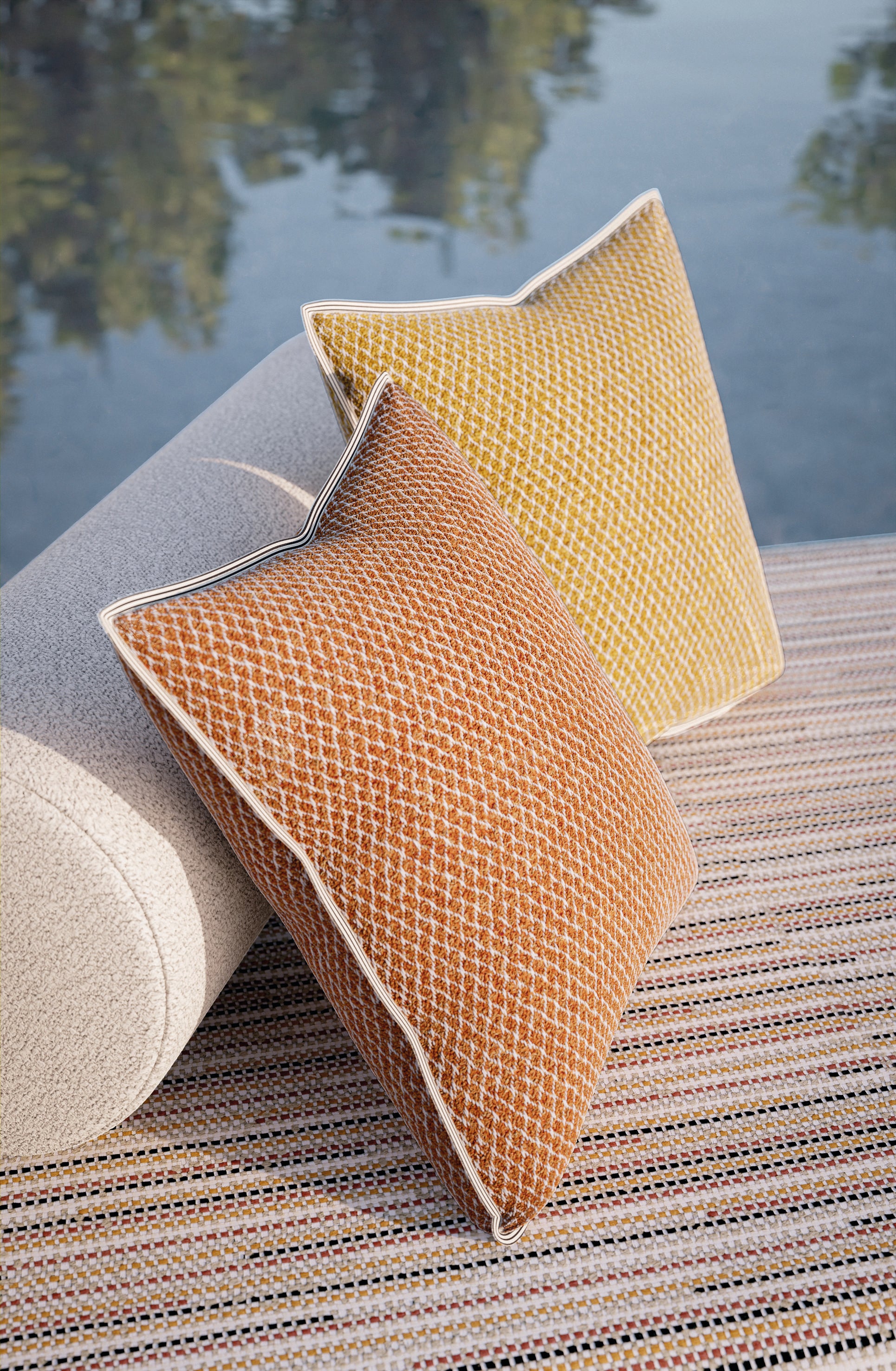 AKUMAL Cushion Cover