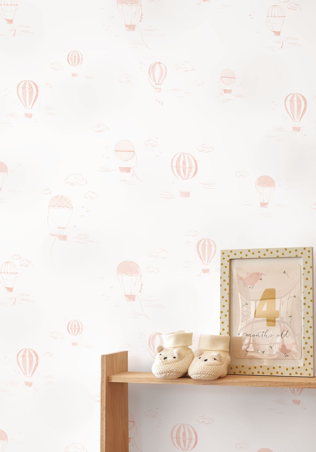BALLOONS IN THE CLOUDS Wallpaper
